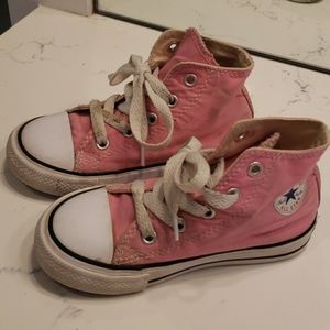 Little kid size 8 high top converse chuck taylors